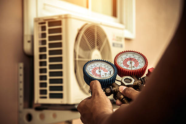 Professional Hvac Repair technician working in Woodsboro, TX